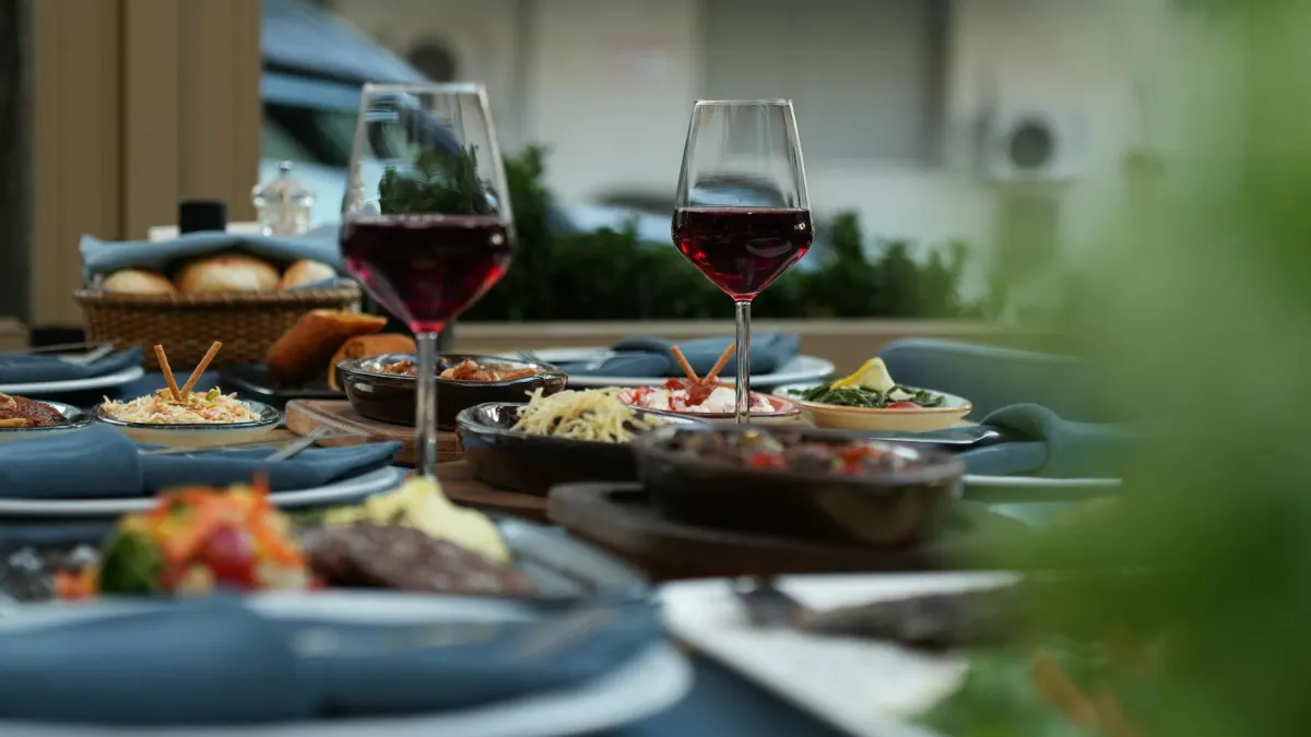Restaurants Implement All-You-Can-Eat Deals Amid Inflation Challenges