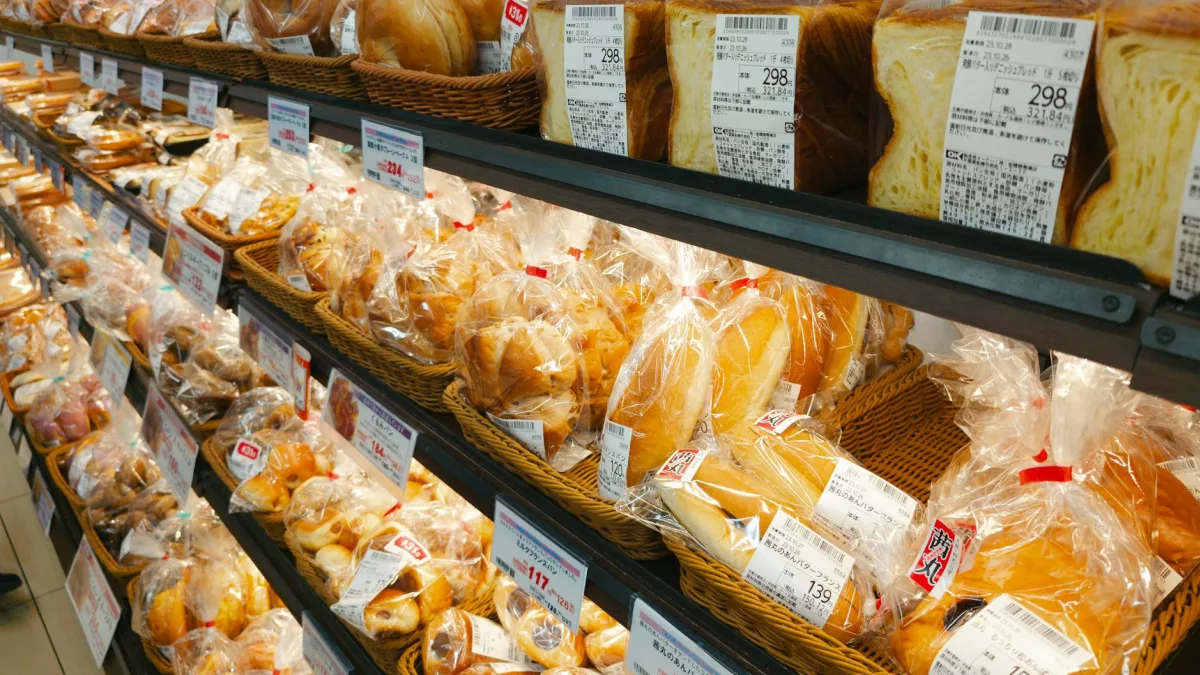 Japan Wholesale Prices Rise 4.9% Year-over-Year in April