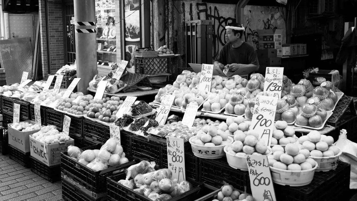Japan Central Bank Forecasts Price Hikes in Food Sector