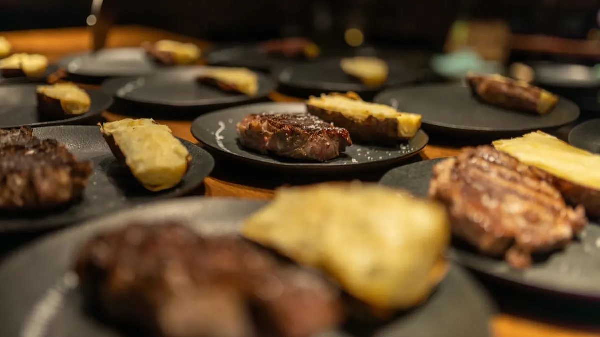 Steakhouse Chain Recommended as Traffic Up and Beef Prices Down