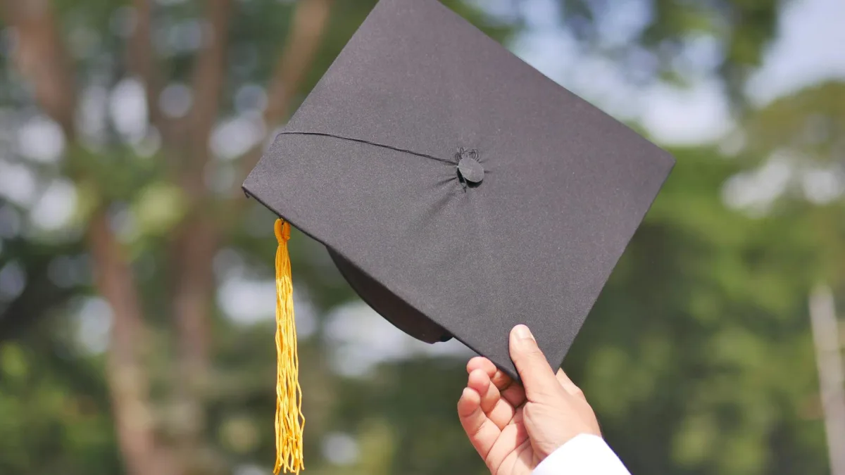Eric Schmidt Booed at University of Arizona Graduation Ceremony