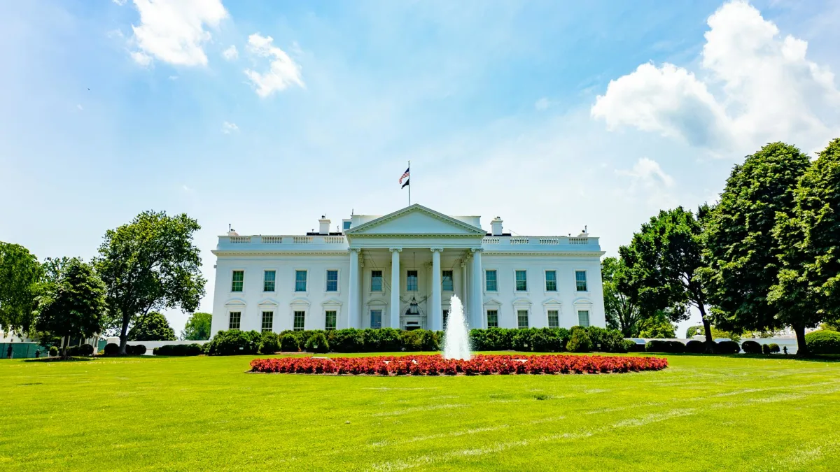 Trump Plans Helipad on White House South Lawn