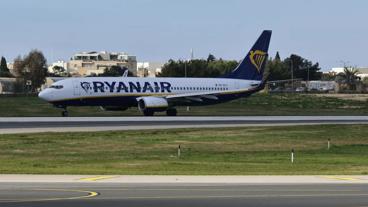 Ryanair (RYAAY) Down 3% Citing Fuel Costs and Risks