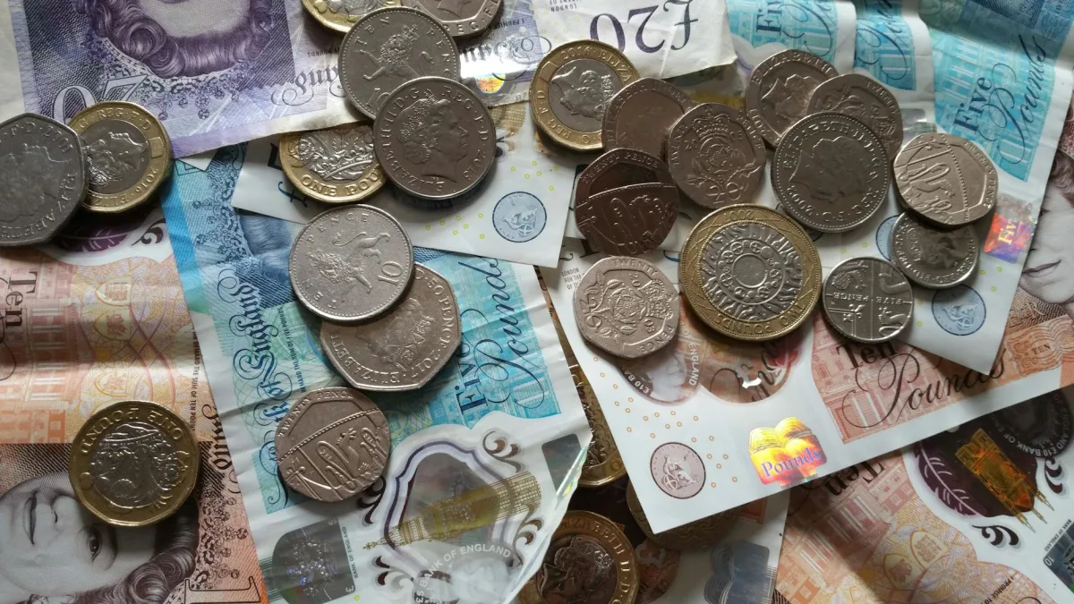 UK Inflation Rate Declines to 2.8% Amid Energy Price Cap Changes