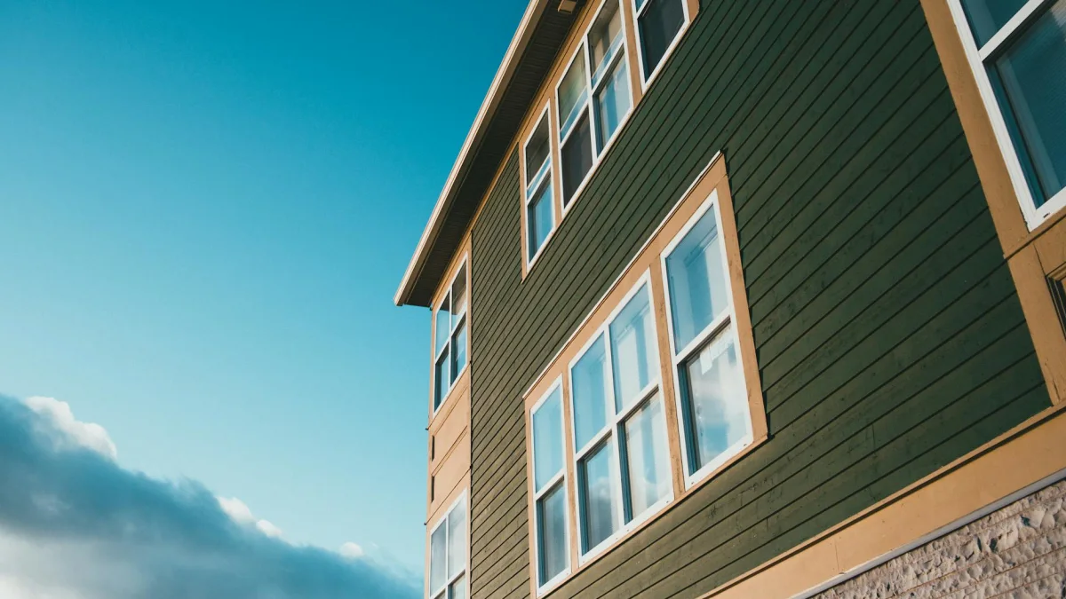 Lowe's (LOW) Holds Forecast Despite US Housing Pressure