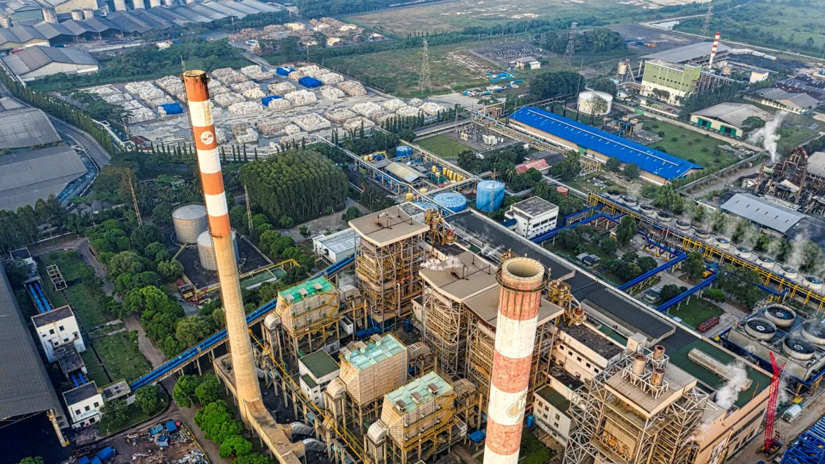 India Private Sector Growth Dips in PMI Amid Mideast Conflict