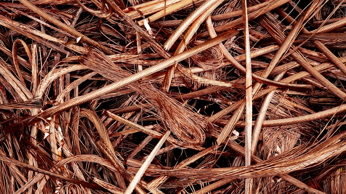 Copper Futures Drop 1.3%, Rebound 0.5% Amid Inflation Fears