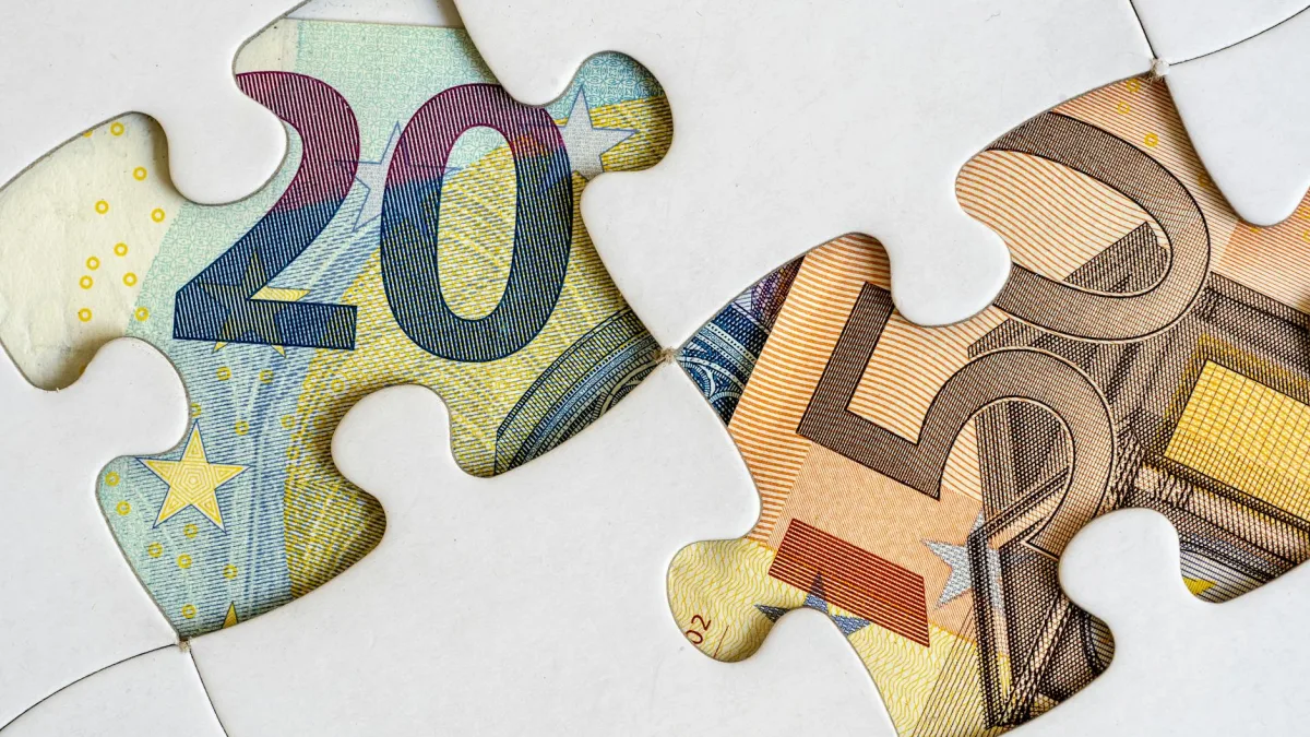 European Commission Cuts Eurozone Growth Forecast to 0.9% in 2026