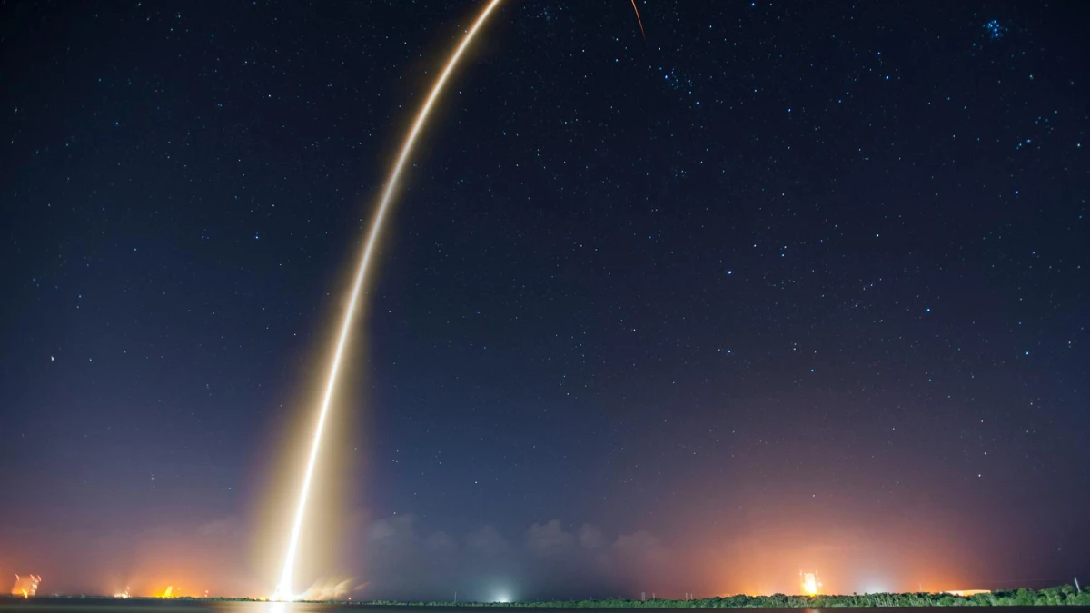 SpaceX IPO Sparks Tesla (TSLA) Merger Speculation with 33% Odds