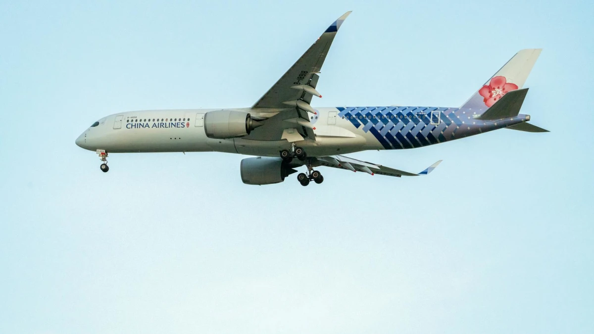 China Airlines (CAF) Face 30% Stock Drop Amid Iran Conflict