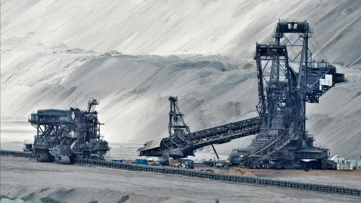 China Coal Mine Blast Kills 8, Traps 38 in Shanxi