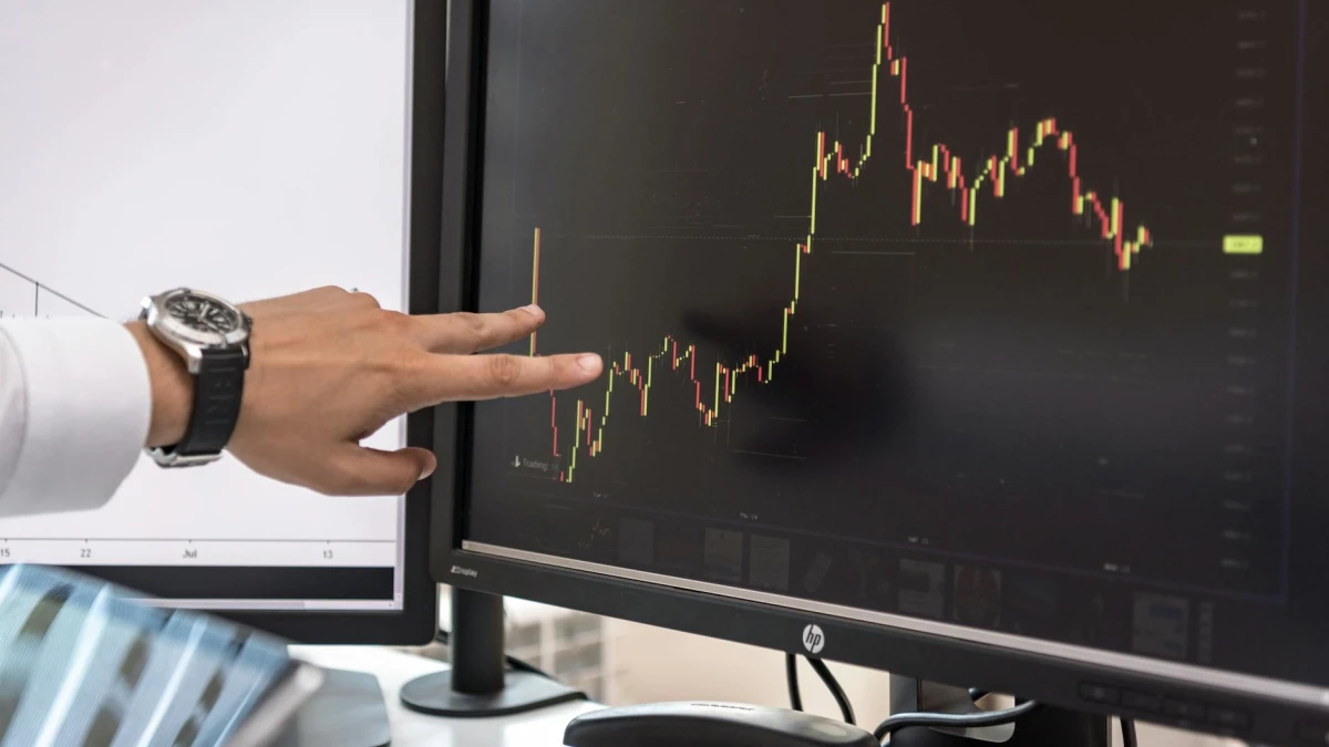 Interactive Brokers (IBKR) SWOT Analysis Shows Stock Momentum