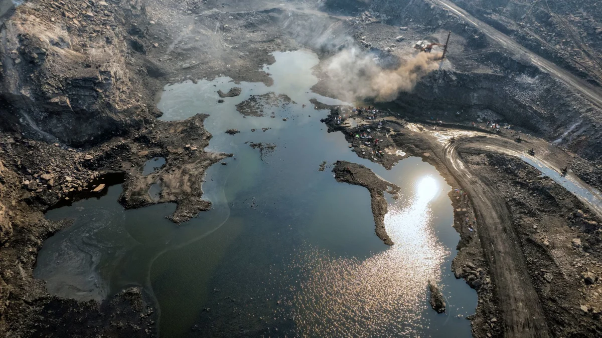 Coal Mine Explosion in China Kills at Least 90 Workers