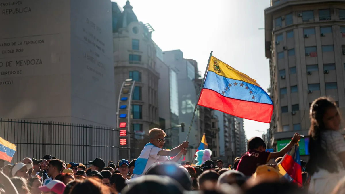 Colombian Presidential Poll Shows Right-Wing Hopeful Leading