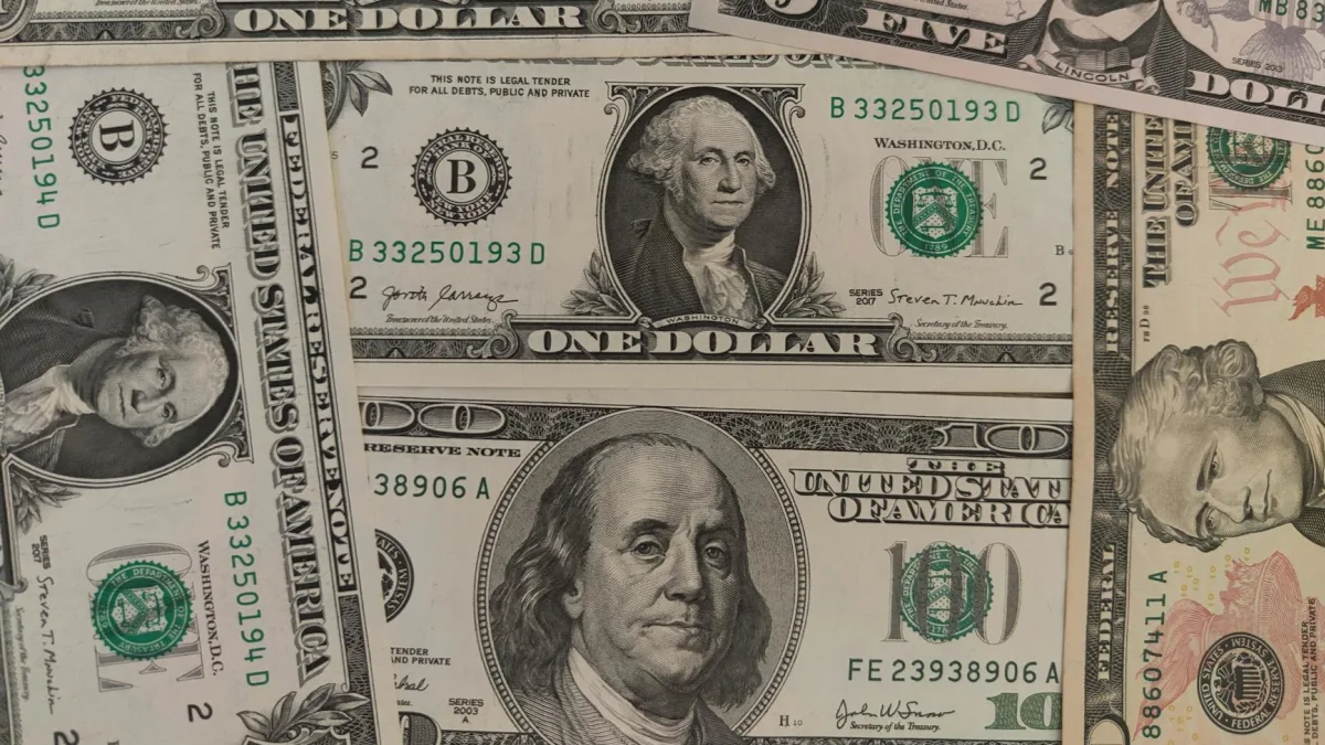Dollar Weakens as Asia FX Firms on US-Iran Peace Hopes