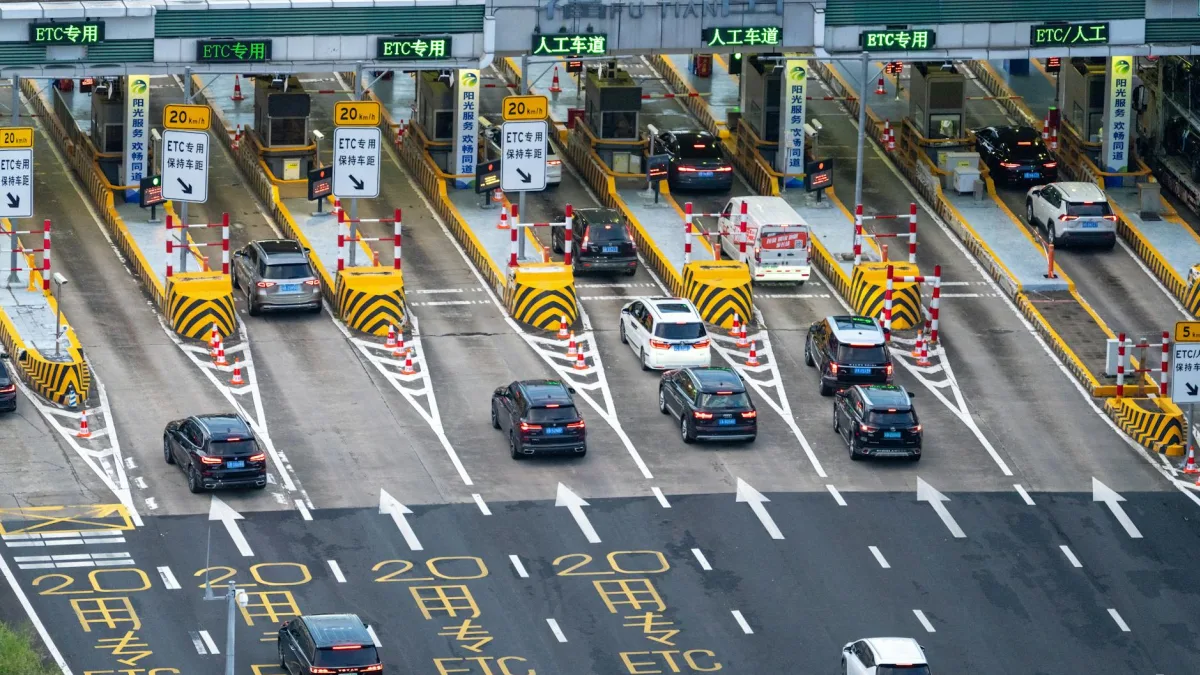 China Traders Exit Amid Cross-Border Flow Crackdown
