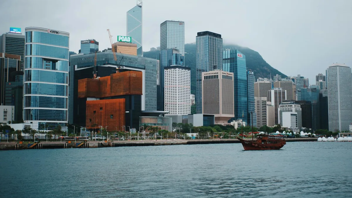 Chinese Chip Stocks Rise on Huawei Hopes in Hong Kong