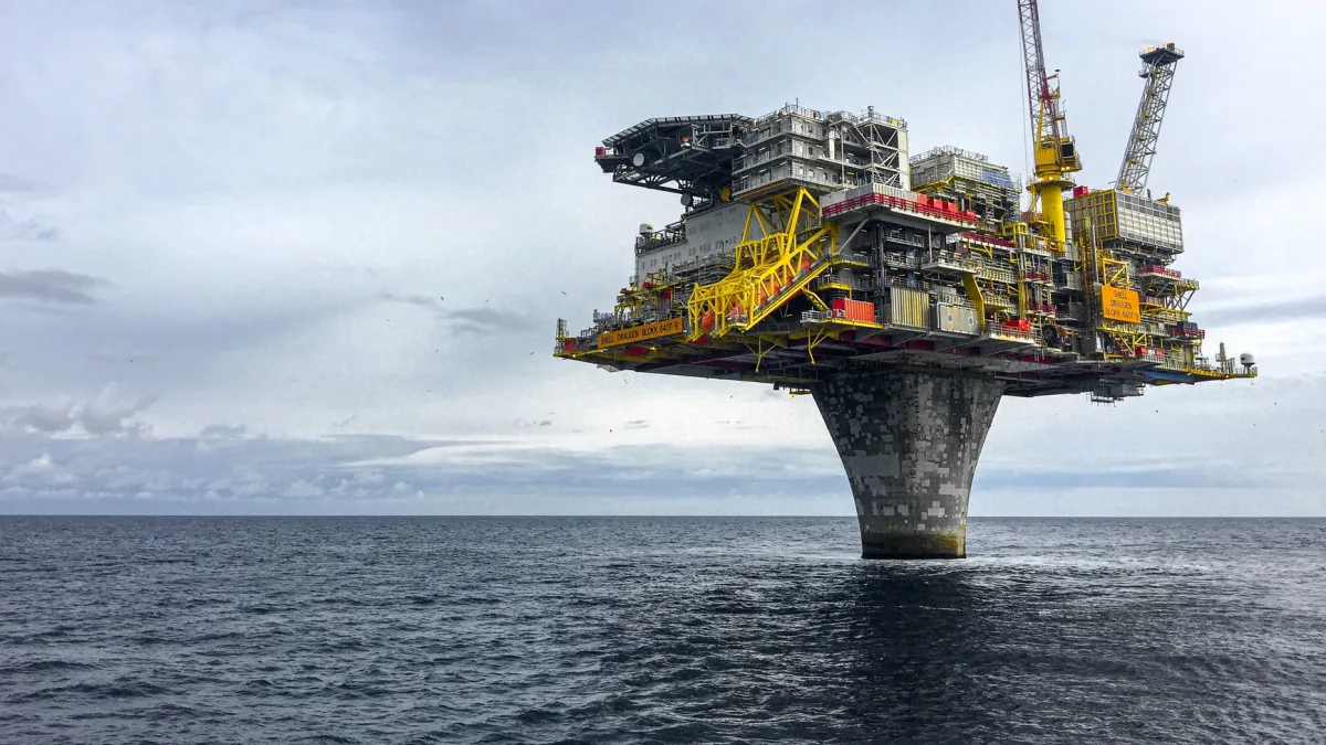 Brent Crude Gains 1.6% to $97.72 Amid U.S. Military Actions