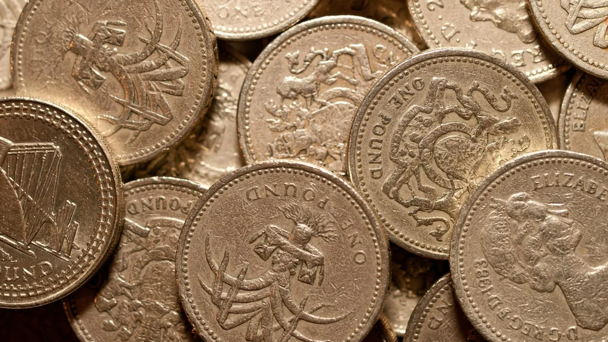 Sterling (GBP) Falls as Investors Lower BOE Rate Expectations