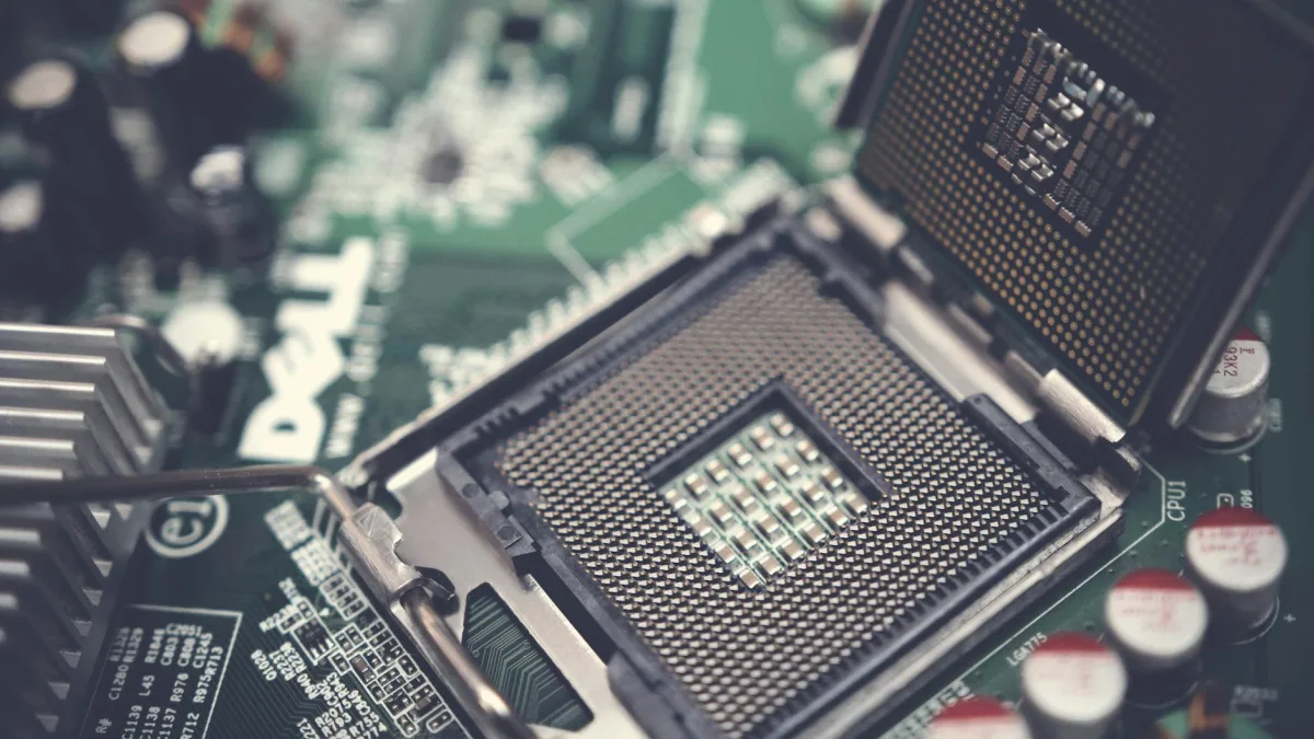 Dell (DELL) Shares Soar 33% After AI Servers Optimism