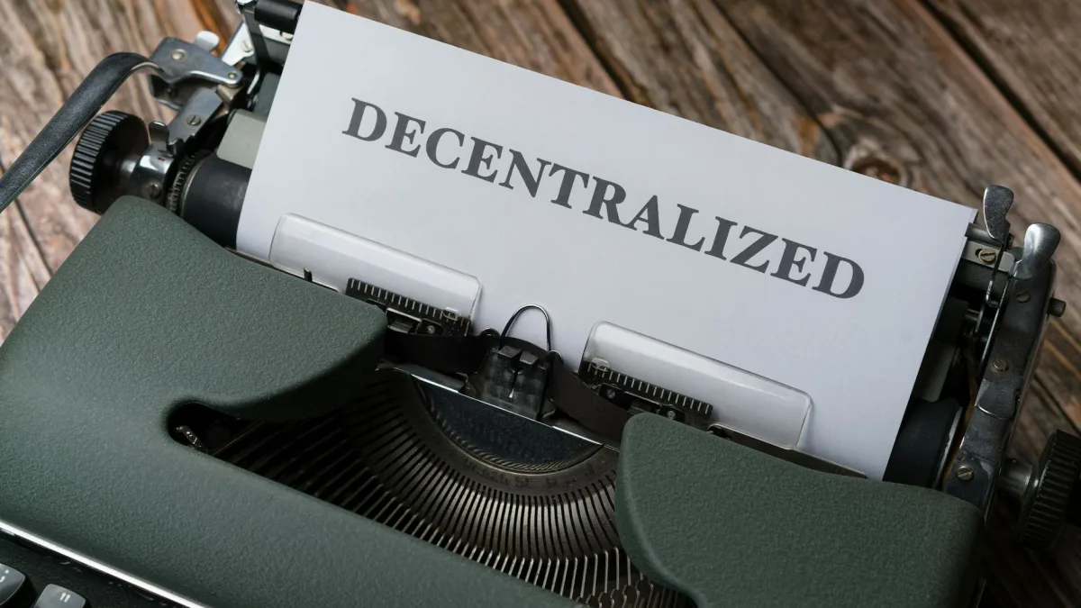 LITE Hedge Fund Stake Reduced, Revenue Misses Consensus by $12M