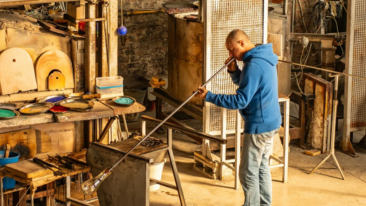 Iran Conflict Threatens Glassmaking Industry in India