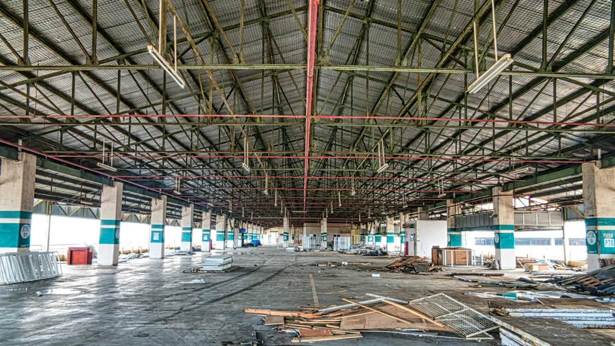 China Factory Activity Declines, Impacting Economic Outlook