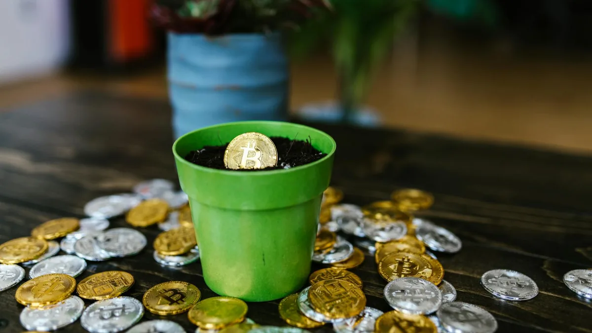 Strategy (MSTR) Shares Drop 5.3% Following $2.5 Million Bitcoin Sale