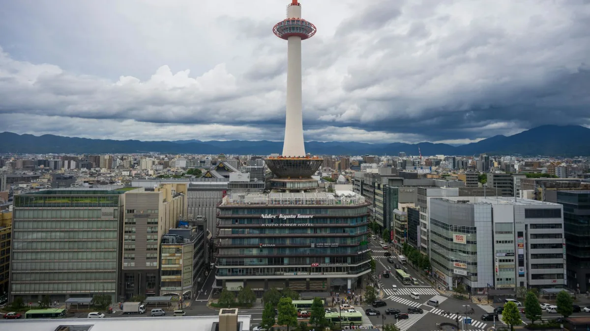 Asia Stocks Mixed: Nikkei and KOSPI Slide Amid Iran Uncertainty