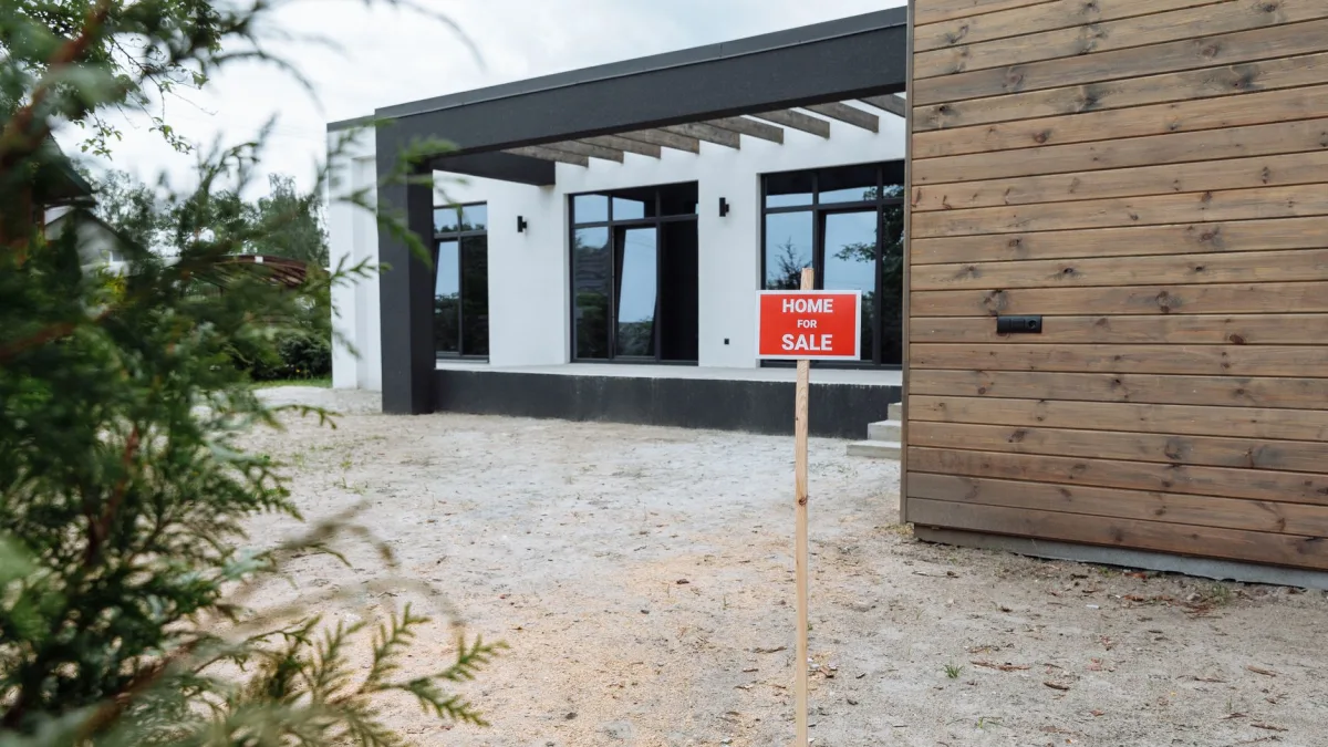 Eagle Point Sells $157,032 in Acres Commercial Realty Stock