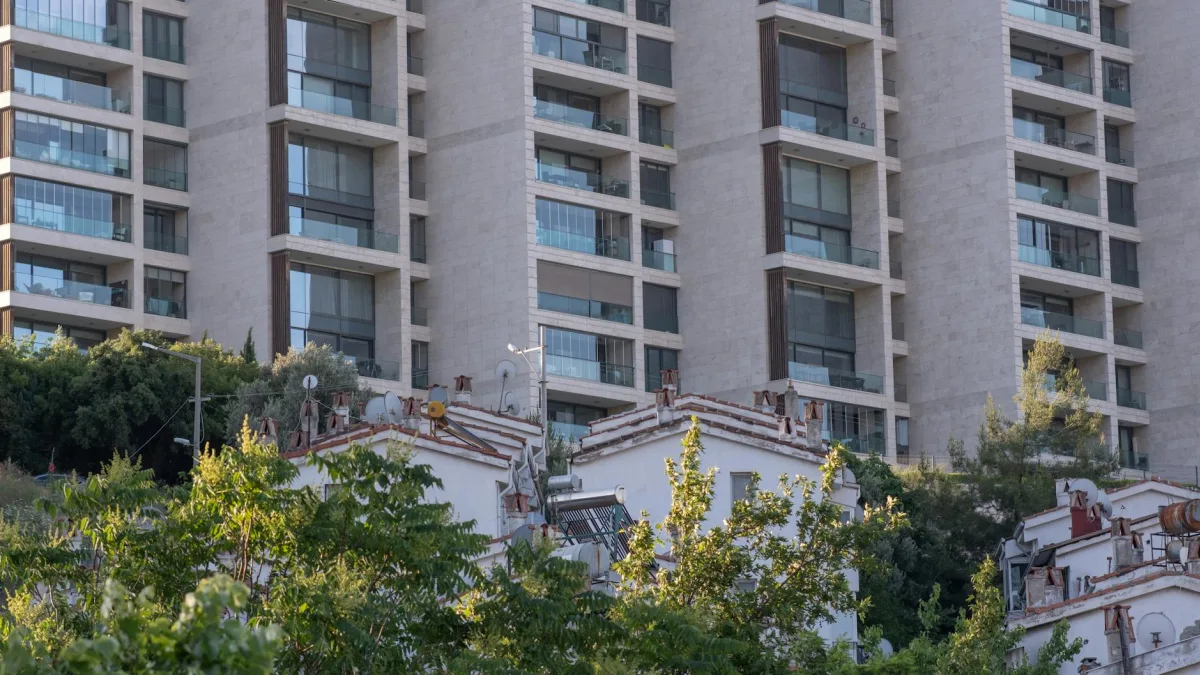 RHP Gains 18% Amid Flat Real Estate Sector Performance