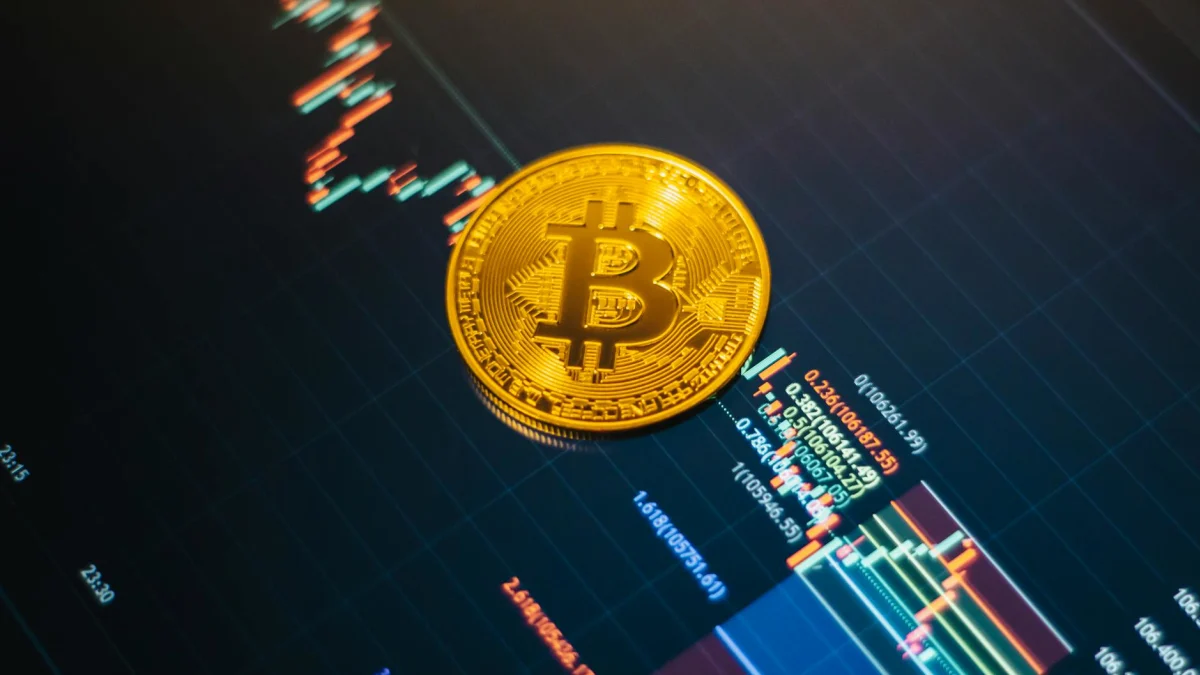 MicroStrategy (MSTR) CEO Sells $11.1 Million in Shares Amid Bitcoin Hold