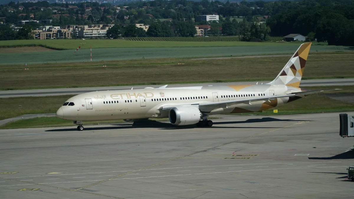 Etihad Airways Orders Widebody Planes, Plans Capacity Return in June