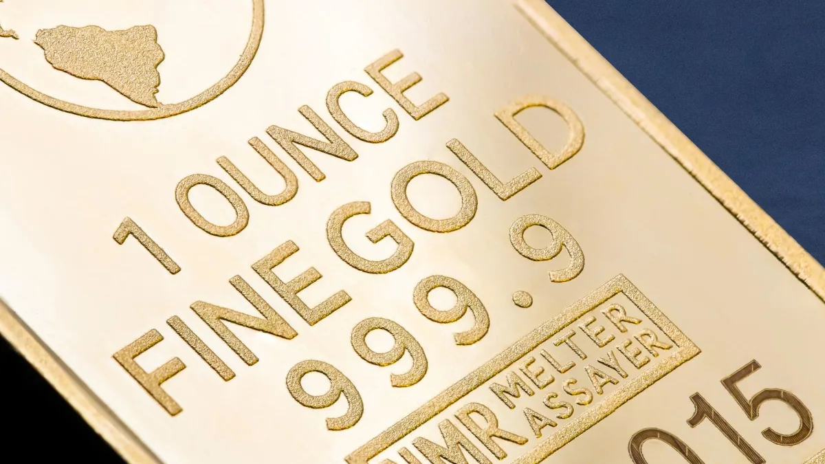 Gold Prices Hit 11-Week Low Amid Fed Rate Concerns
