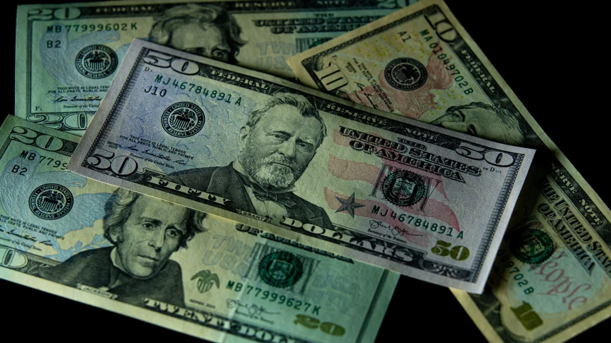 Berkshire's Cash Stands Over $400 Billion Amid S&P 500's 9% Drop