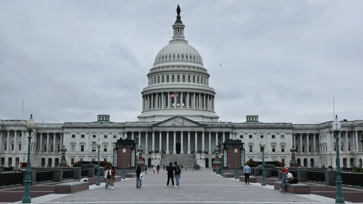 Senators Probe US Transport Chief's Donor-Funded Trips