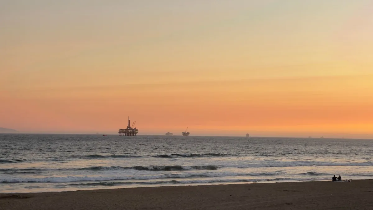 Oil (WTI) Rises Over $1 Amid US-Iran Tensions