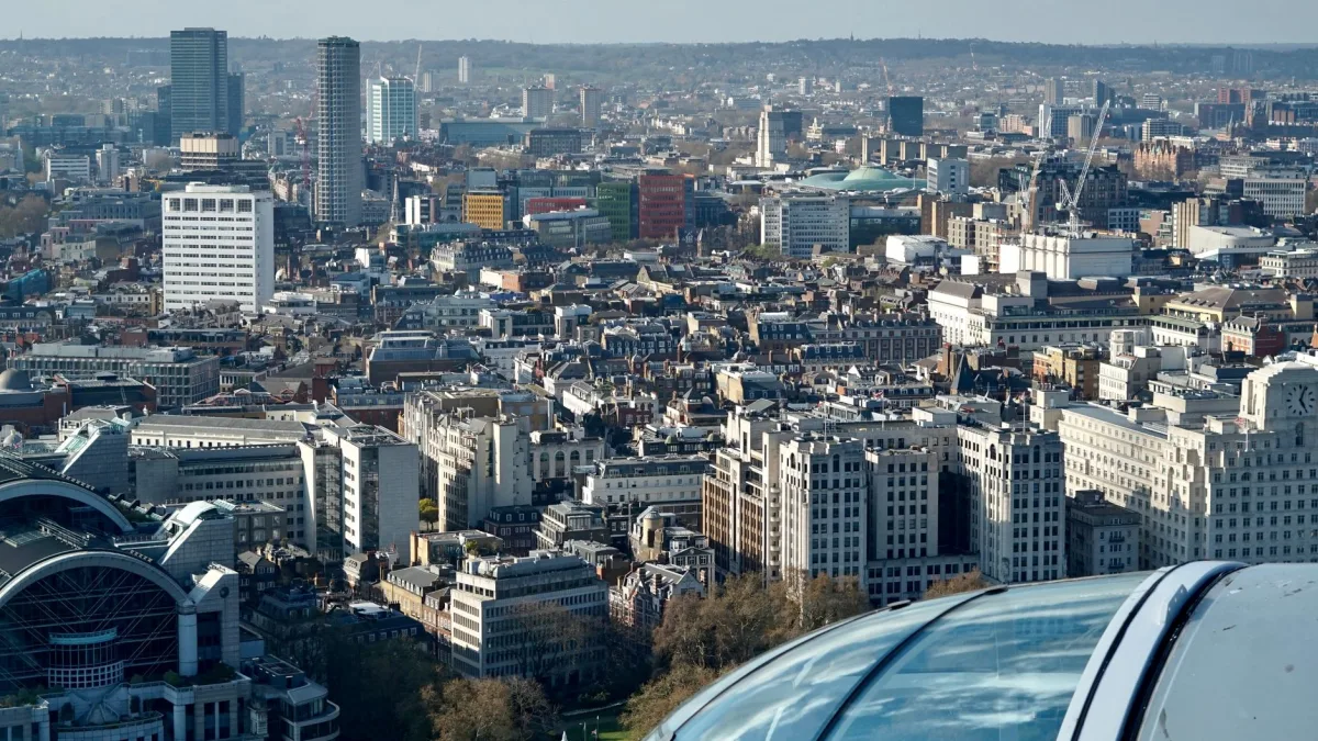 AI Giants Expand to London: $392.1B Raised in 2023