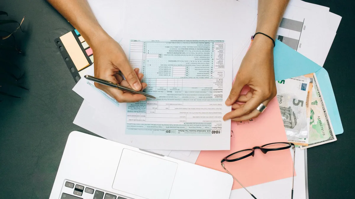 FTEC vs. IYW: Expense Ratios and Returns Compared for 2026