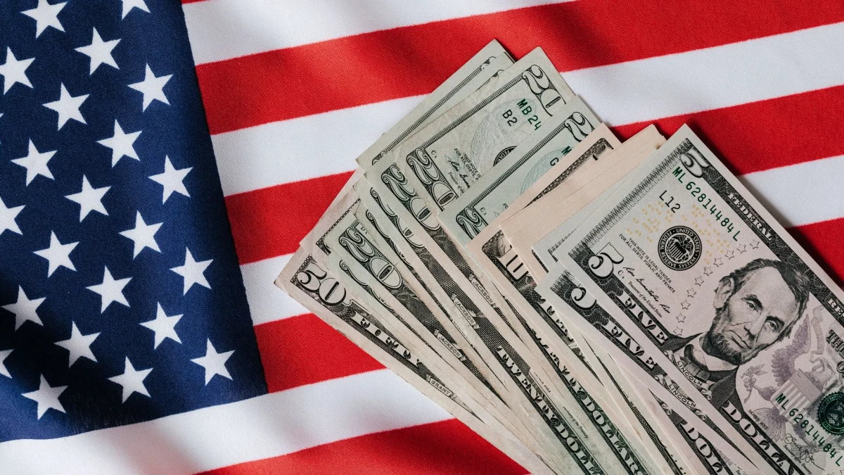 US Economy Shows 2% Growth Despite Global Shocks and Trade Pressures