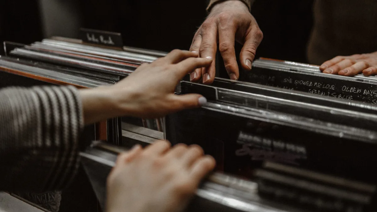 Universal Music Group (UMG) Repurchases 7M Shares for €126.4M