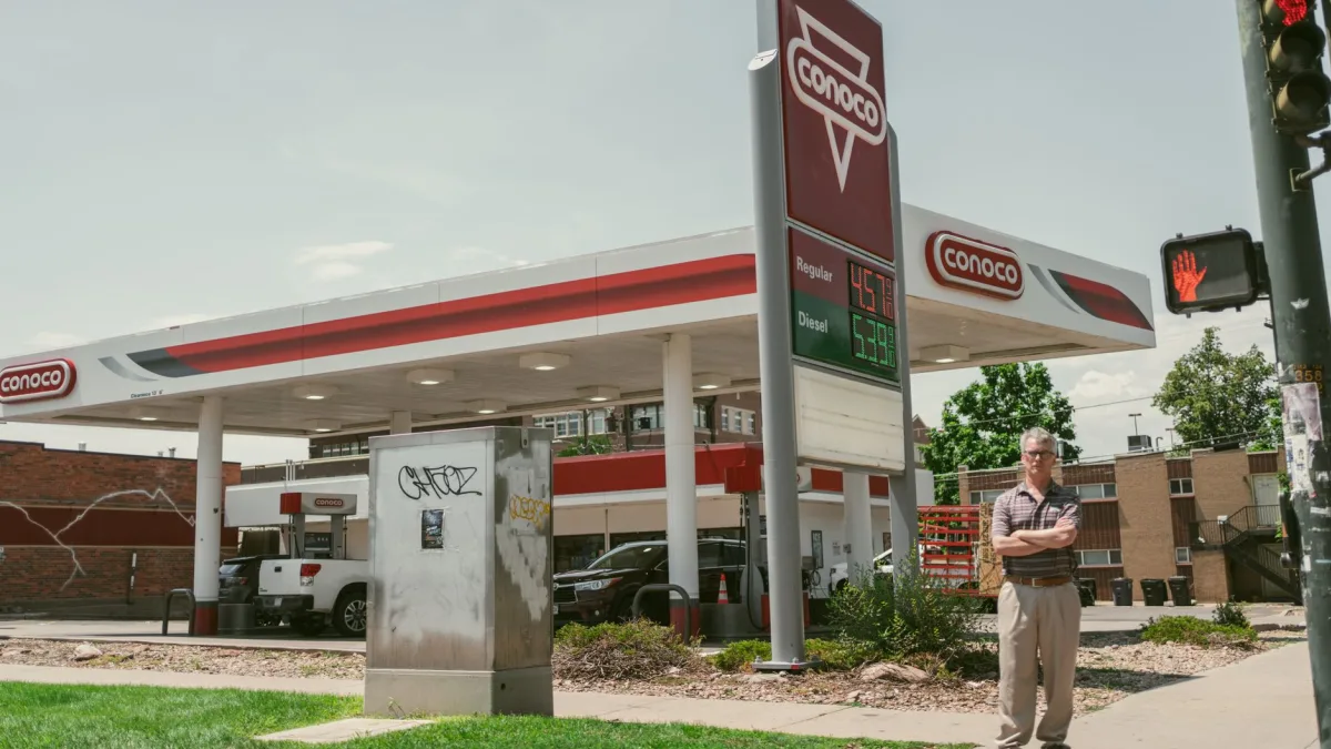 US Petrol Price Drops Below $4 Amid Deal to Reopen Hormuz