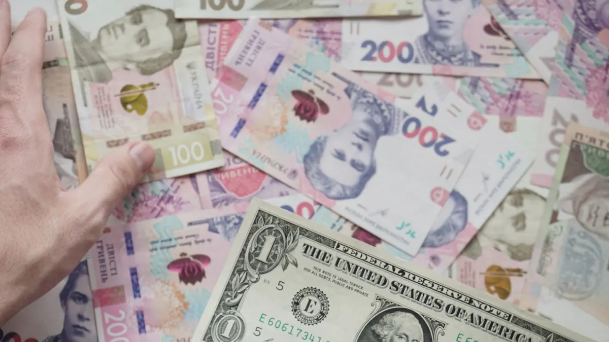 Yen (JPY) Falls to 161 Against Dollar, Approaching 40-Year Low