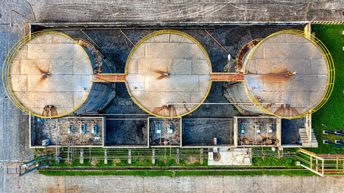 Oil Prices Drop: Brent at $79.49, WTI at $76.36 per Barrel