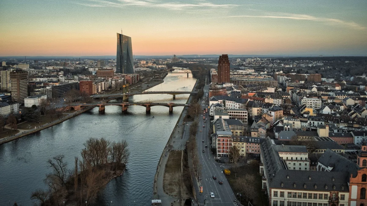 ECB Raises Rates, Fed Signals Possible Hike Before Year-End