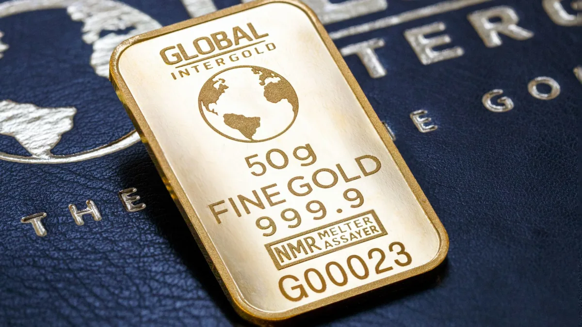Gold Rebounds Amid US-Iran Talks; Fed Concerns Persist