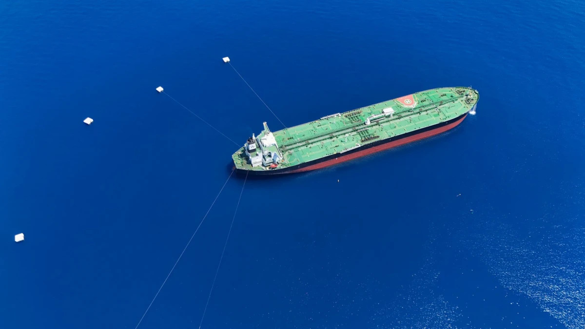 Hormuz Strait Impact on Tanker Operators: Hundreds of Ships Waiting