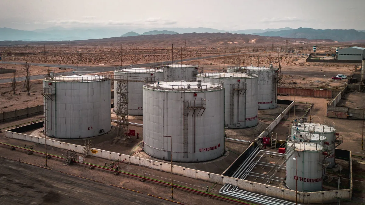 U.S. Authorizes Iranian Oil Sales for 60 Days Amid Talks