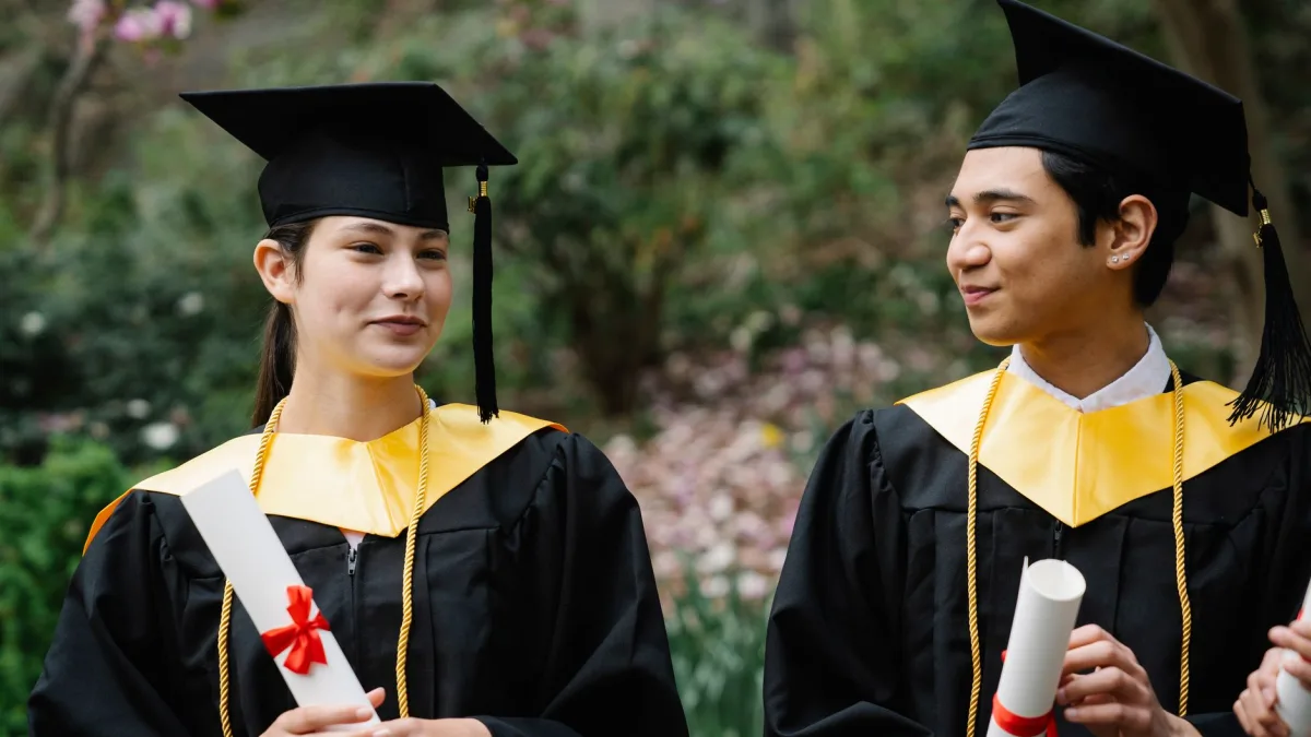 Stanford Graduates React to AI with Mixed Sentiments at Commencement