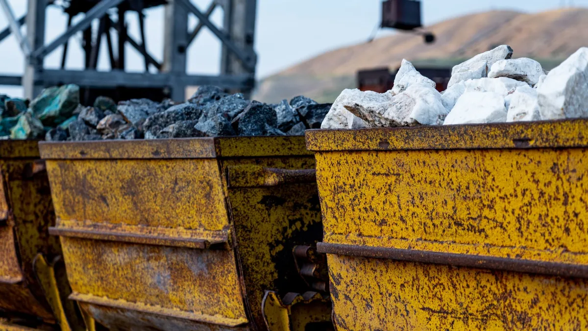 Xi Throttles Mineral Exports to Japan Affecting Key Supplies